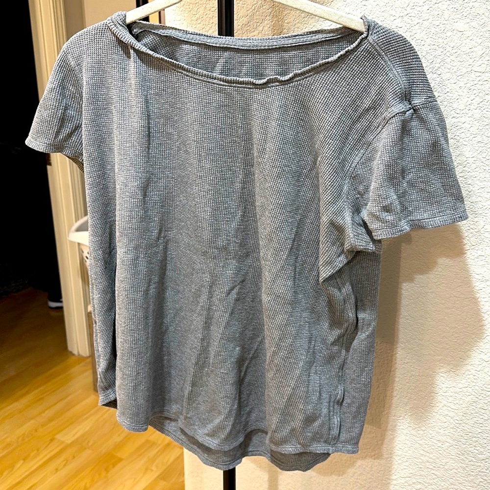 Super Cute Lululemon Everyday Shirt. This is a grey super comfortable shirt!